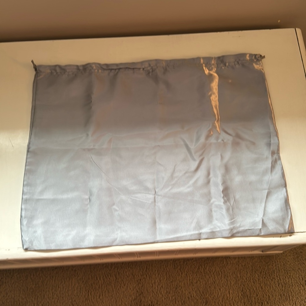 Unbranded dust bag for purses or bags !